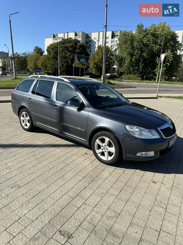 Універсал Skoda Octavia 2012 в Дрогобичі
