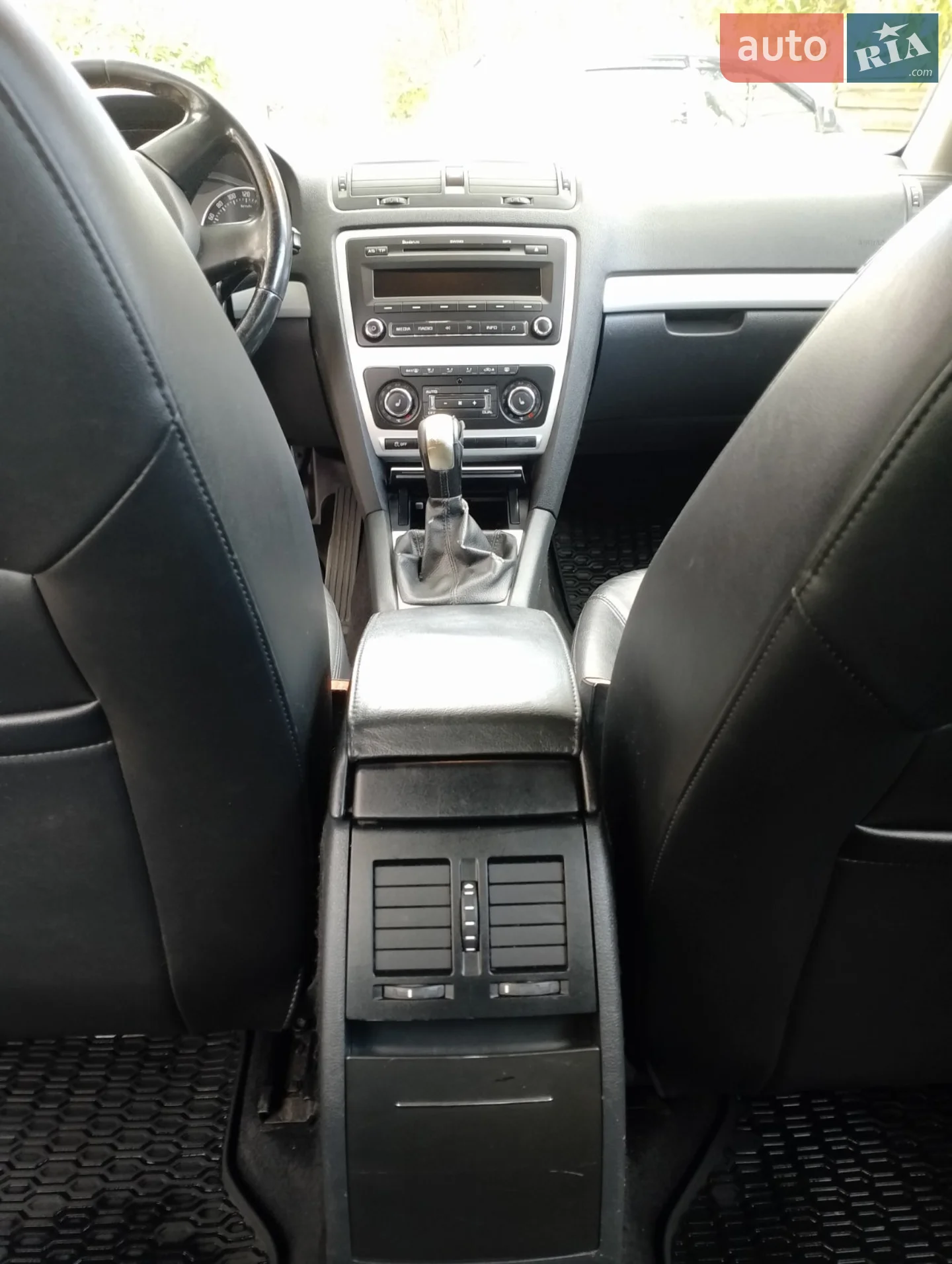 2010 Skoda Octavia - мініатюра 17