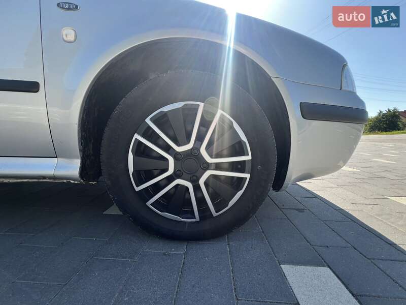Універсал Skoda Octavia 2003 в Меденичах