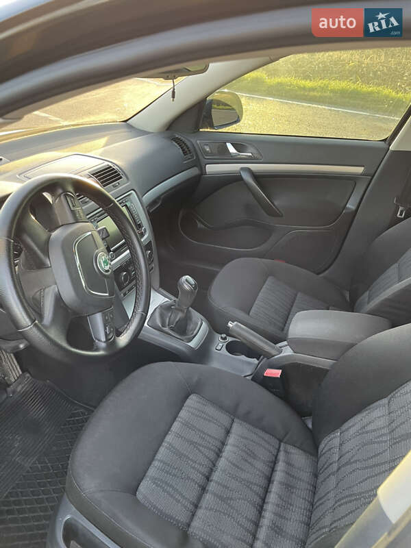 Лифтбек Skoda Octavia 2012 в Ромнах