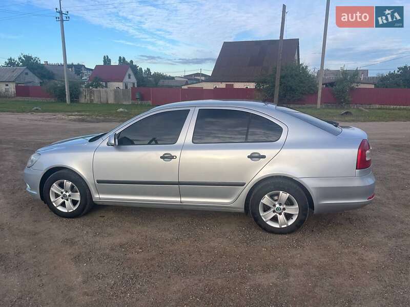 Лифтбек Skoda Octavia 2008 в Сарнах