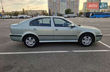Лифтбек Skoda Octavia 2010 в 