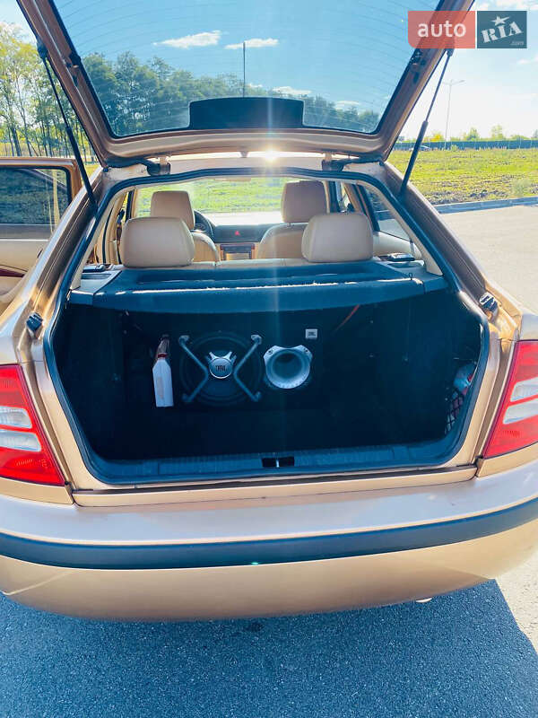 Лифтбек Skoda Octavia 2002 в Днепре