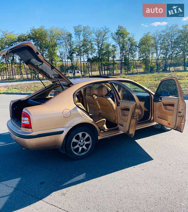 Лифтбек Skoda Octavia 2002 в Днепре
