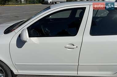 Лифтбек Skoda Octavia 2011 в 