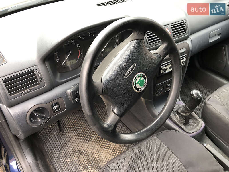 Лифтбек Skoda Octavia 2004 в Песчаном