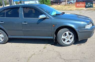 Лифтбек Skoda Octavia 1999 в 
