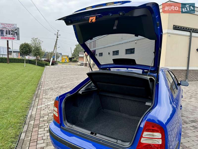 Лифтбек Skoda Octavia 2004 в Черновцах