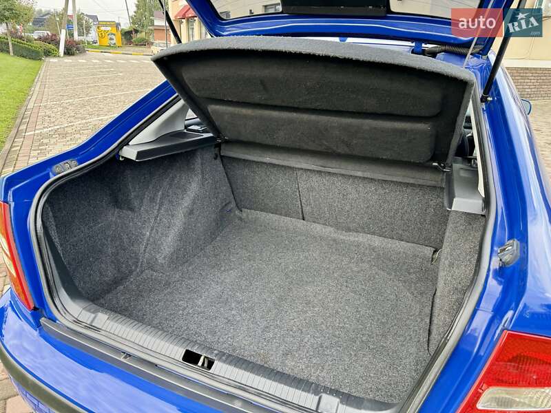 Лифтбек Skoda Octavia 2004 в Черновцах