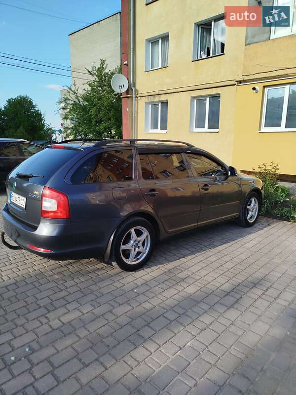 Универсал Skoda Octavia 2012 в Шумске
