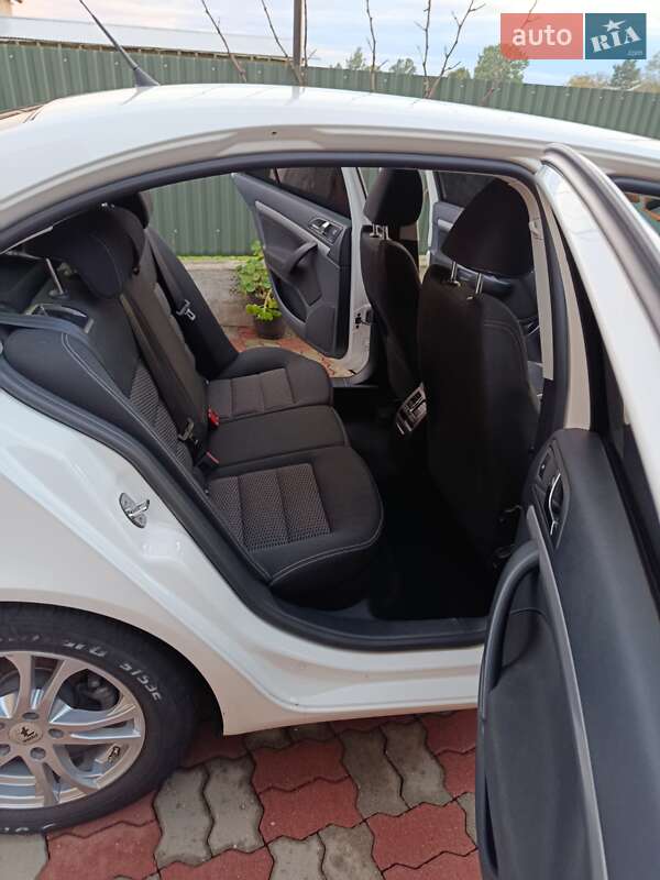 Универсал Skoda Octavia 2012 в Иршаве