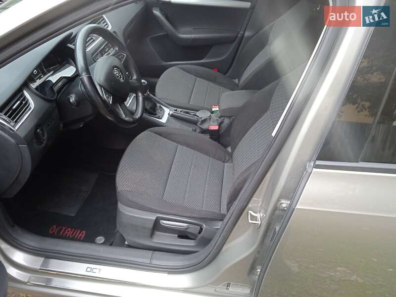 Лифтбек Skoda Octavia 2015 в Дрогобыче