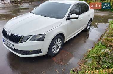 Лифтбек Skoda Octavia 2017 в Ужгороде