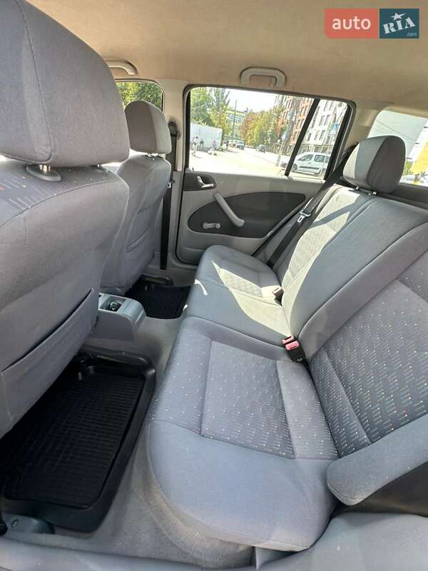 Универсал Skoda Octavia 2003 в Виннице
