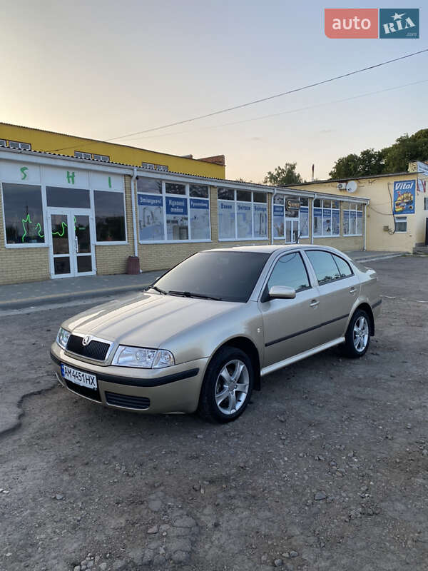 Лифтбек Skoda Octavia 2004 в 