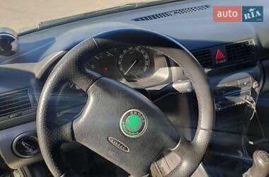 Лифтбек Skoda Octavia 2003 в 