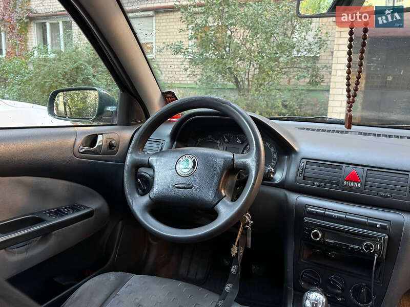 Лифтбек Skoda Octavia 2003 в Днепре
