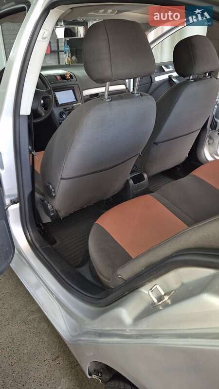 Ліфтбек Skoda Octavia 2004 в Чернігові фото 5 Ліфтбек Skoda Octavia 2004 в Чернігові