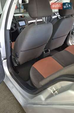 Лифтбек Skoda Octavia 2004 в 