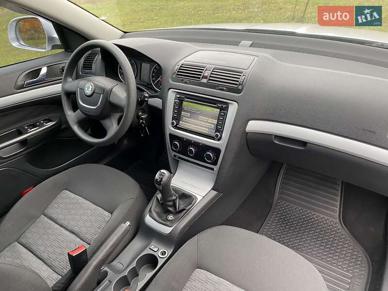 Лифтбек Skoda Octavia 2010 в Ромнах