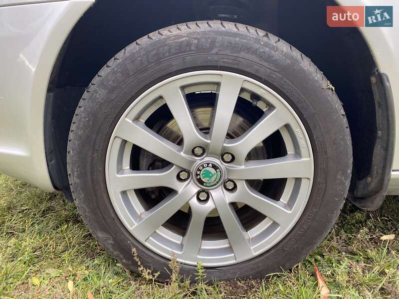 Лифтбек Skoda Octavia 2010 в Ромнах