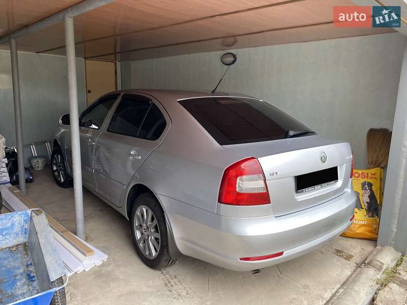Лифтбек Skoda Octavia 2010 в Ромнах
