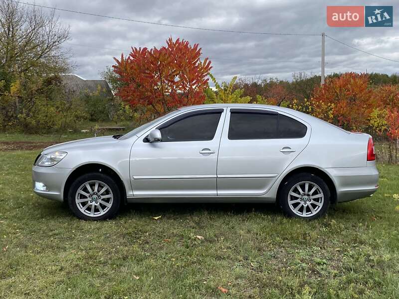 Лифтбек Skoda Octavia 2010 в Ромнах