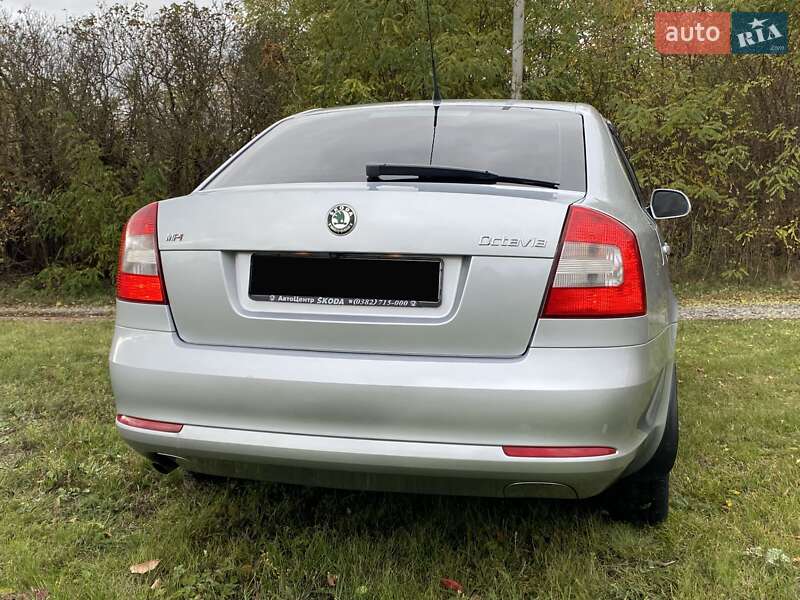 Лифтбек Skoda Octavia 2010 в Ромнах