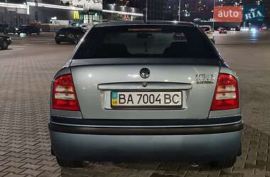 Лифтбек Skoda Octavia 2004 в 
