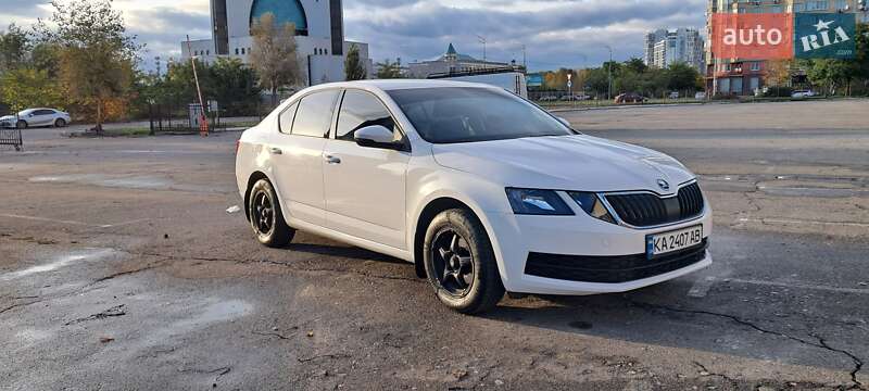 Лифтбек Skoda Octavia 2019 в Киеве