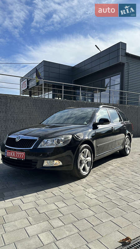 Універсал Skoda Octavia 2011 в  фото Універсал Skoda Octavia 2011 в