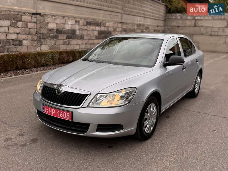 Лифтбек Skoda Octavia 2010 в 