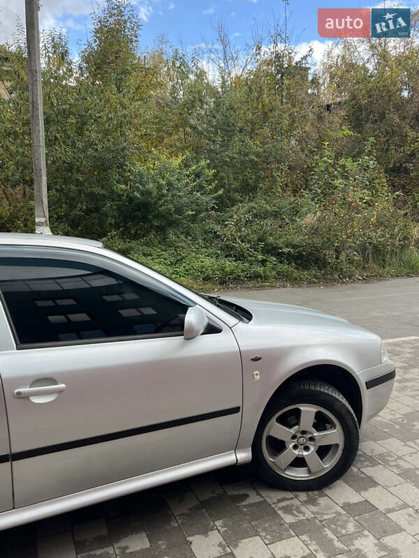 Лифтбек Skoda Octavia 2004 в Городке