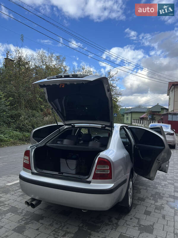 Лифтбек Skoda Octavia 2004 в Городке