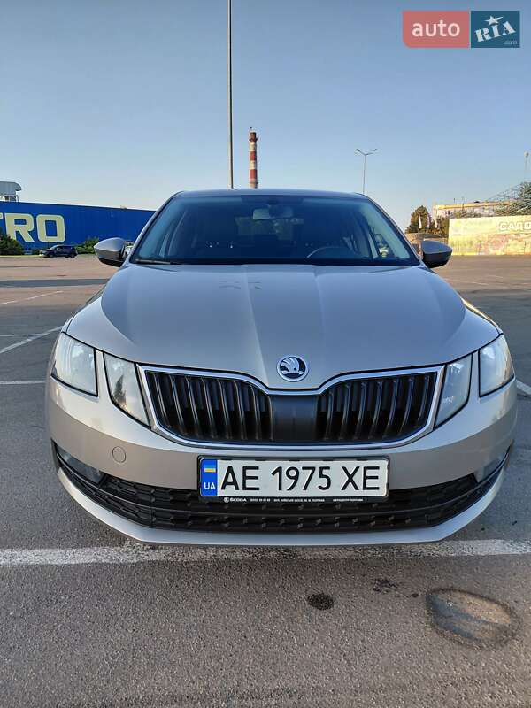 Лифтбек Skoda Octavia 2017 в Днепре фото Лифтбек Skoda Octavia 2017 в Днепре