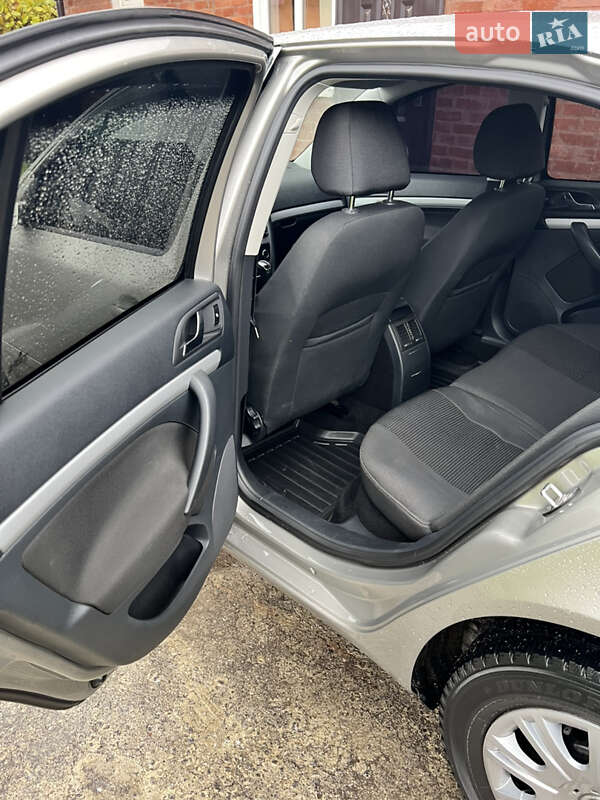 Лифтбек Skoda Octavia 2012 в Знаменке