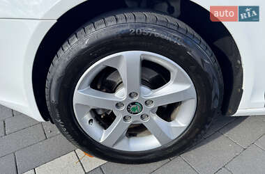 Ліфтбек Skoda Octavia 2011 в  фото 16 Ліфтбек Skoda Octavia 2011 в