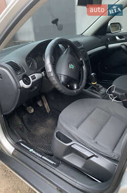 Ліфтбек Skoda Octavia 2004 в  фото 8 Ліфтбек Skoda Octavia 2004 в