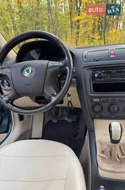 Ліфтбек Skoda Octavia 2004 в 