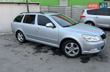 Універсал Skoda Octavia 2010 в  фото 23 Універсал Skoda Octavia 2010 в