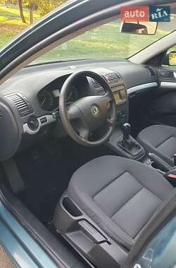 Лифтбек Skoda Octavia 2005 в  фото 24 Лифтбек Skoda Octavia 2005 в