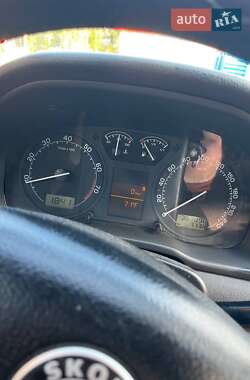 Ліфтбек Skoda Octavia 1998 в  фото 2 Ліфтбек Skoda Octavia 1998 в