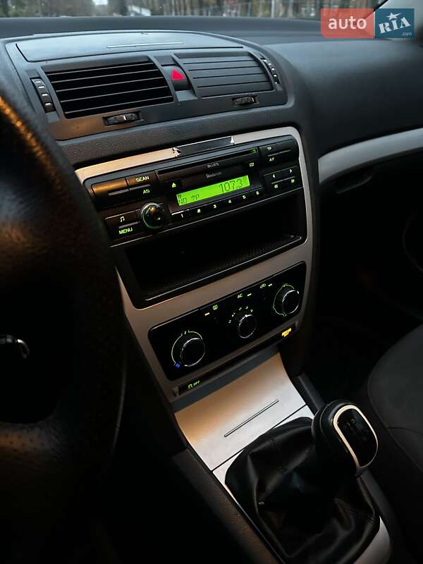 Ліфтбек Skoda Octavia 2011 в Надвірній фото 16 Ліфтбек Skoda Octavia 2011 в Надвірній