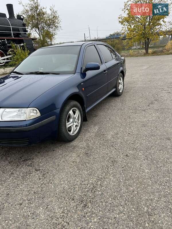 Лифтбек Skoda Octavia 2002 в Пятихатках