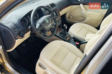Універсал Skoda Octavia 2012 в  фото 17 Універсал Skoda Octavia 2012 в