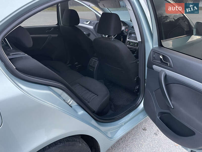 Лифтбек Skoda Octavia 2010 в Звягеле