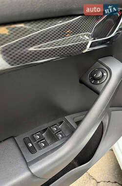 Універсал Skoda Octavia 2015 в  фото 22 Універсал Skoda Octavia 2015 в