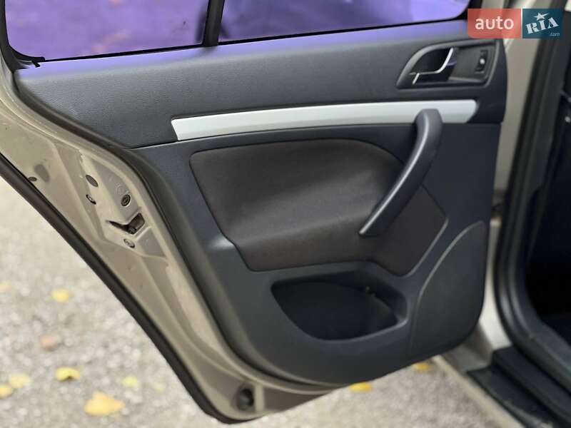 Лифтбек Skoda Octavia 2010 в Каменском