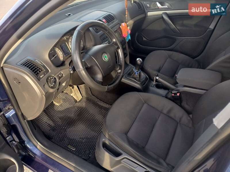 Универсал Skoda Octavia 2007 в Вишневом фото 6 Универсал Skoda Octavia 2007 в Вишневом