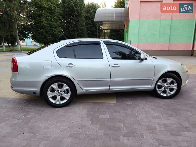 Лифтбек Skoda Octavia 2010 в Житомире